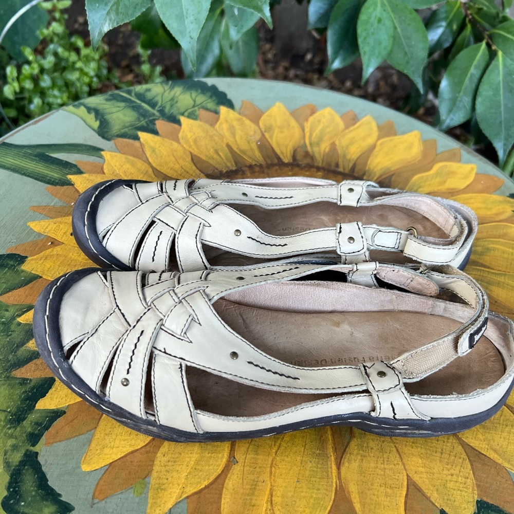 Sandals spots by jambu size 7 .5